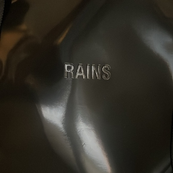 Rains Hilo Weekend Bag Small Black Patent NWT - Picture 9 of 9